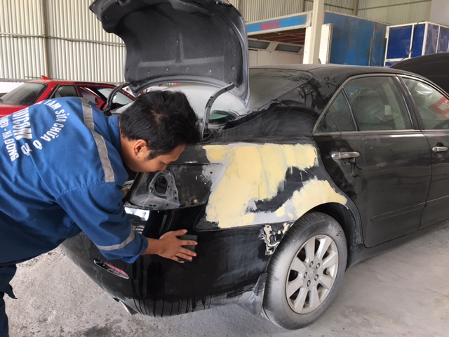 Bảng giá dịch vụ sơn xe tại garage sửa chữa ô tô TOTCOM