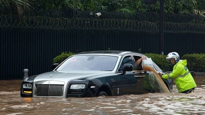 bảo dưỡng ô tô sau khi bị ngập nước